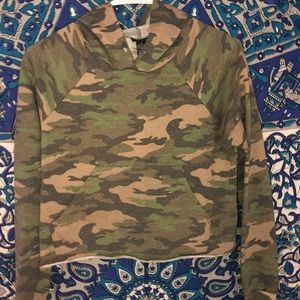 Camo print crop top hoodie